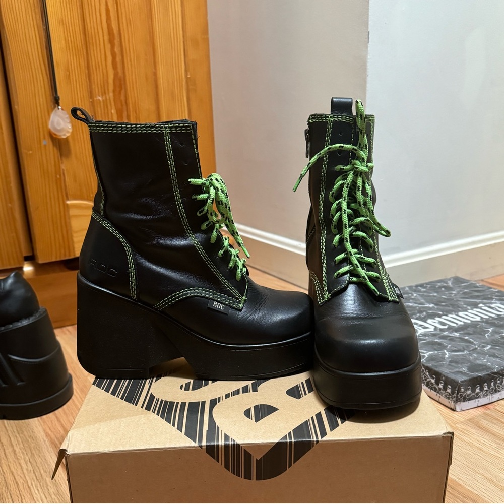 ROC Australia Peachy Boots - black and neon green platform boots size 38/7-7.5